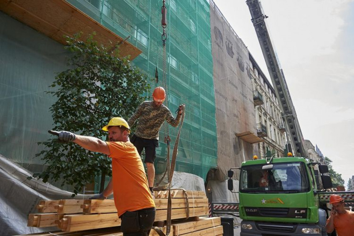fot. UMŁ Nowy dach na przyszłym budynku biblioteki w Łodzi