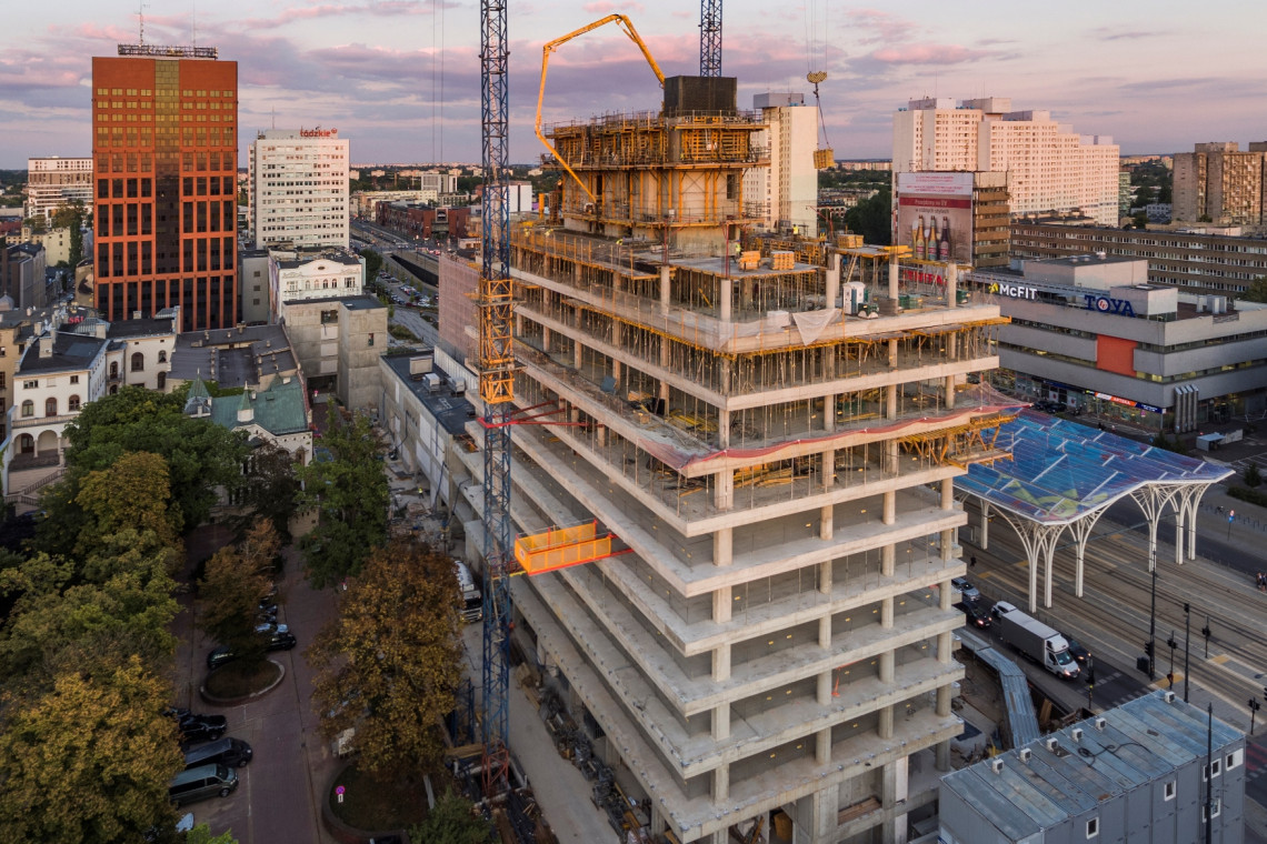 HI Piotrkowska 155 widok na konstrukcję wieży biurowej fot. mat. inwestora Inwestycja biurowa spod kreski PRC Architekci pnie się w górę