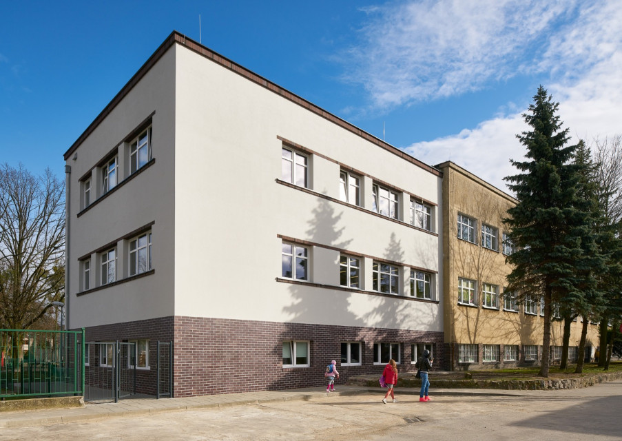 SP46 im. Marii Dąbrowskiej w Poznaniu, fot. mat. pras. Oto przyszłość budownictwa. TOP 5 obiektów z prefabrykatów i modułów, które walczą w konkursie 4Buildings Awards