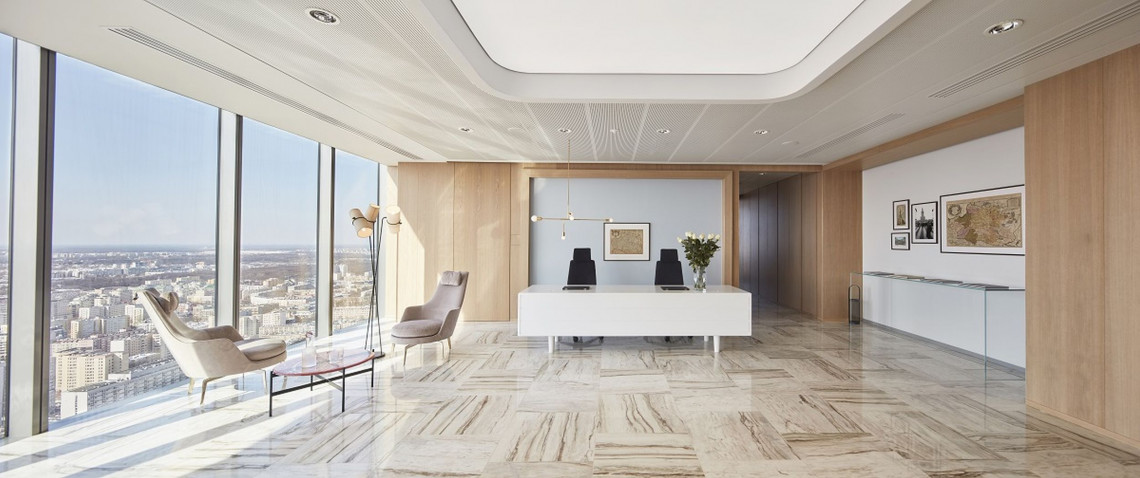 White&Case- Recepcja fot. Budzik Studio Nowe biuro White & Case w Warszawie: architektura, która łączy przeszłość z przyszłością
