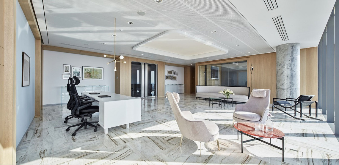 White&Case- Recepcja fot. Budzik Studio Nowe biuro White & Case w Warszawie: architektura, która łączy przeszłość z przyszłością