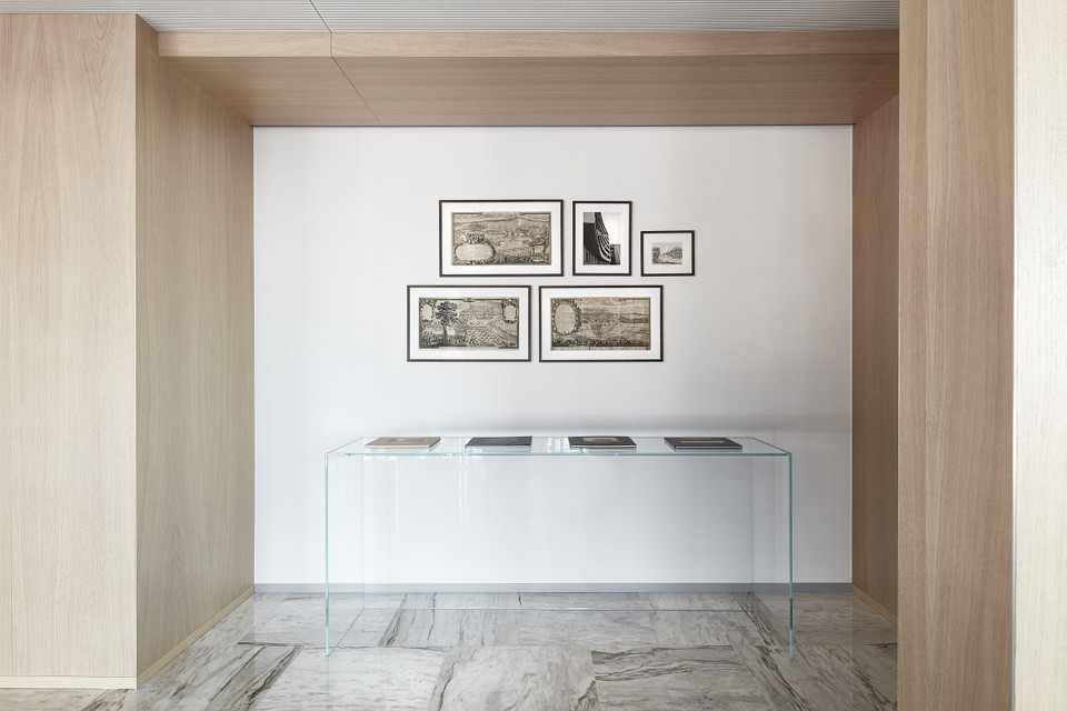 White&Case- Recepcja fot. Budzik Studio Nowe biuro White & Case w Warszawie: architektura, która łączy przeszłość z przyszłością