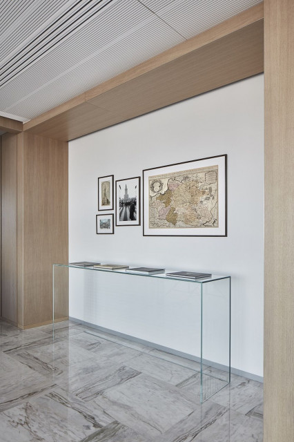 White&Case- Recepcja- fot. Budzik Studio Nowe biuro White & Case w Warszawie: architektura, która łączy przeszłość z przyszłością