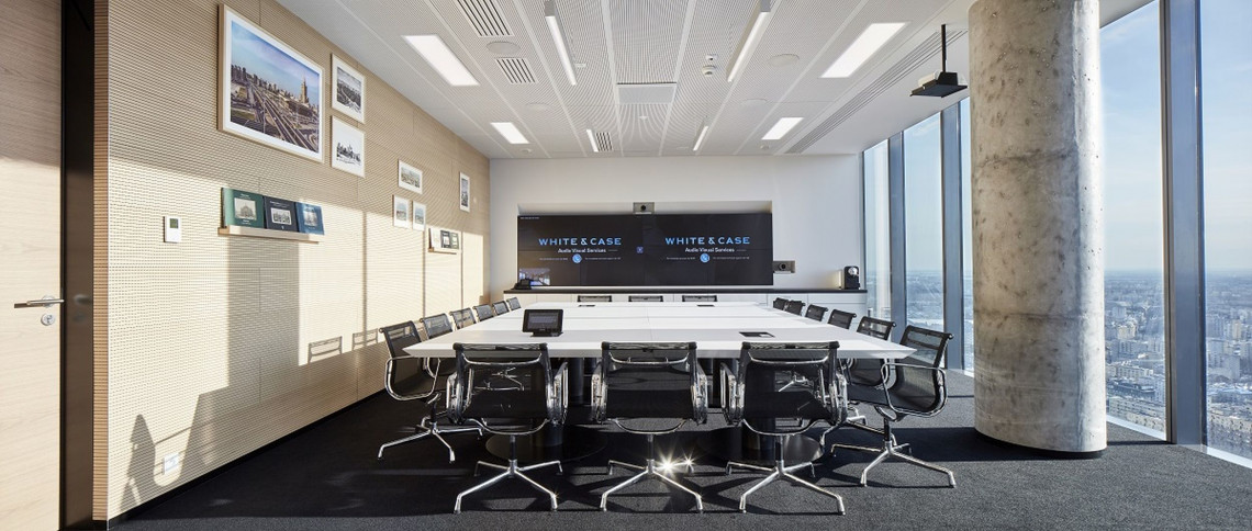 White&Case-Sala konferencyjna- fot. Budzik Studio Nowe biuro White & Case w Warszawie: architektura, która łączy przeszłość z przyszłością