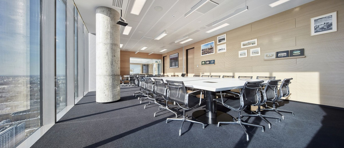 White&Case-Sala konferencyjna- fot. Budzik Studio Nowe biuro White & Case w Warszawie: architektura, która łączy przeszłość z przyszłością
