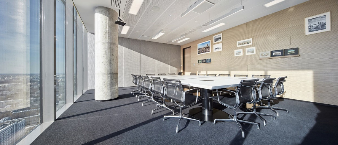 White&Case-Sala konferencyjna- fot. Budzik Studio Nowe biuro White & Case w Warszawie: architektura, która łączy przeszłość z przyszłością