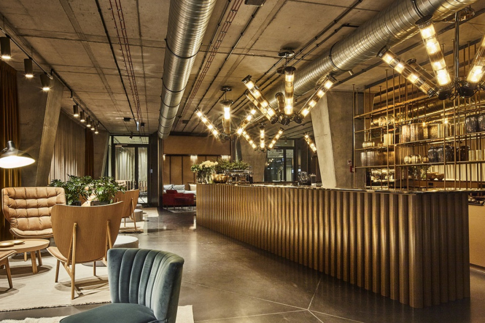 Lobby Vienna House Mokotow Warsaw, fot. mat. pras. Kiedyś pod krawatem, dziś w trampkach. Lobby w nowej roli