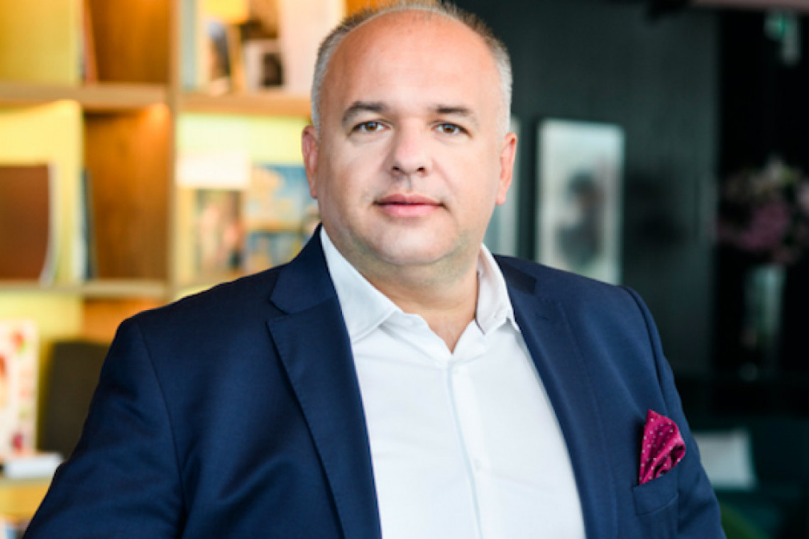 Adam Pilczuk, mat. pras. DMDmodular ze zmianami na szczycie