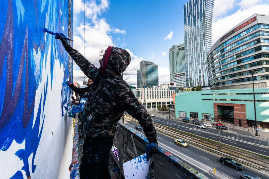 Paweł Swanski fot. Michał Dziurkowski Nowy mural w centrum Warszawy