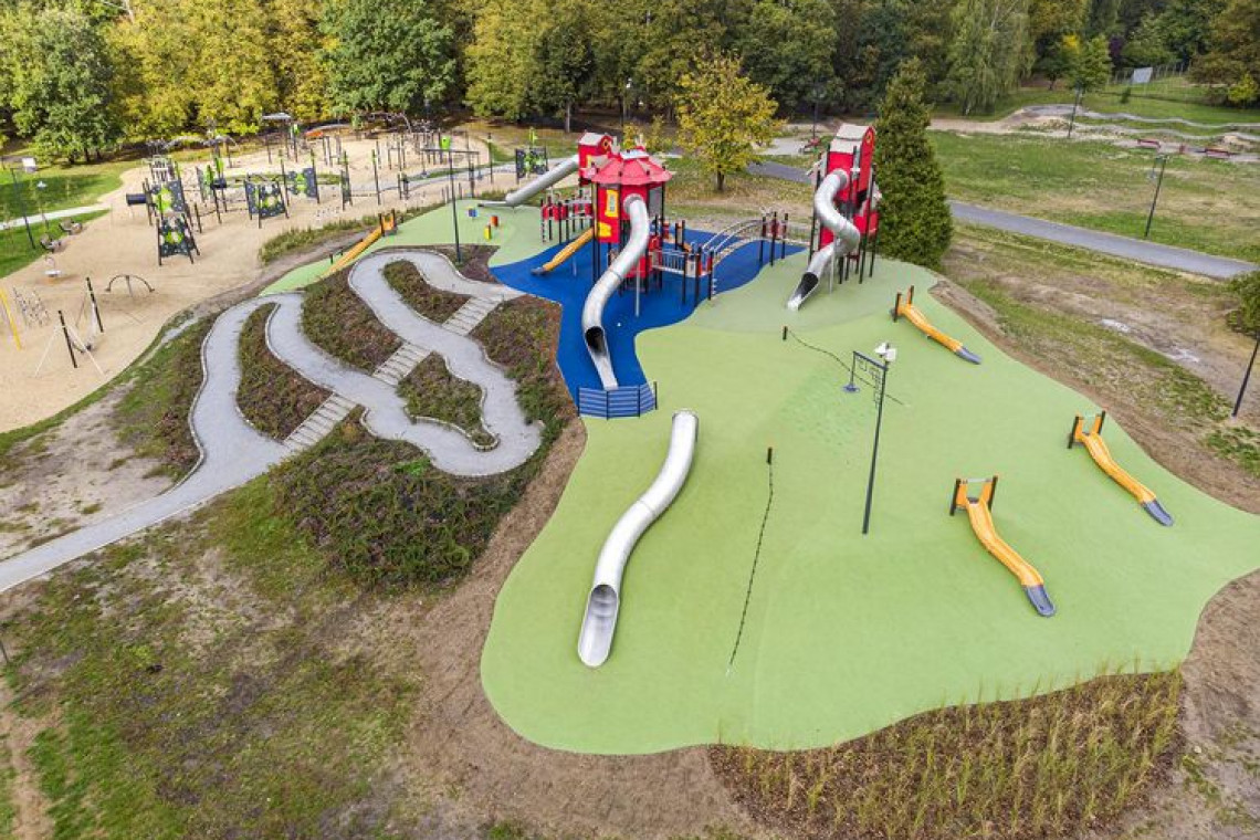 fot. UMŁ Boisko do gry w bule, strefa trampolin, strefa malucha. Nowe atrakcje w łódzkim Lunaparku