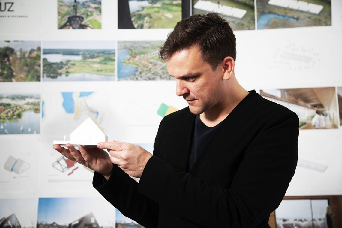 Projektowanie ekologiczne nie jest droższe niż to standardowe - przekonuje Maciej Zawadzki, architekt i właściciel MJZ, fot. PTWP Maciej Zawadzki: Luksus i ekologia idą w parze? To tylko kwestia czasu, aby naturalnie je łączyć!