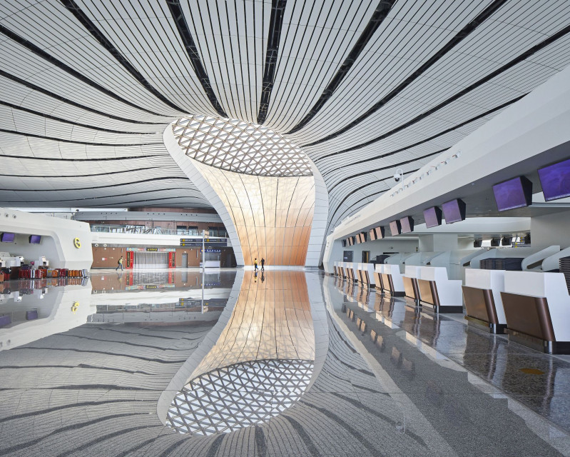 Beijing Daxing International Airport projektu Zaha Hadid Architects, fot. Hufton+Crow Tak wygląda jedno z najdroższych i największych lotnisk na świecie. To projekt Zaha Hadid Architectes