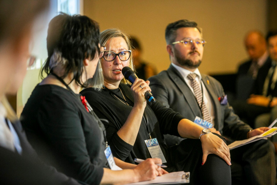 Prelegenci podczas sesji " Ziemia odzyskana – jak wyremontować miasto? Przepis na rewitalizację i miastotwórczy mixed-use", fot. PTWP PF Łódź: Prelegenci podczas sesji " Ziemia odzyskana – jak wyremontować miasto? Przepis na rewitalizację i miastotwórczy mixed-use"