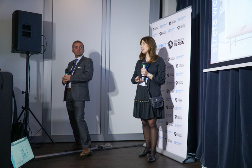 Agnieszka Chorab, architekt, MDD i Dawid Wykurz, dyrektor handlowy Polska Południowa, MDD, którzy wystąpli z prezentacją "Tak projektuje się biura! – na przykładzie własnego biura MDD w Bydgoszczy". Property Forum Kraków w obiektywie. Tak było podczas "Work & Leisure Talks" i "Quick Stories"
