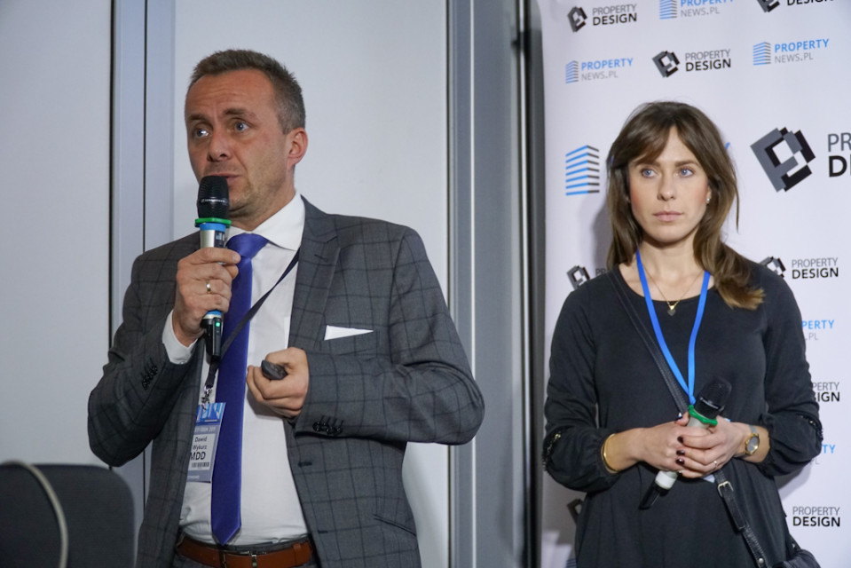Agnieszka Chorab, architekt, MDD i Dawid Wykurz, dyrektor handlowy Polska Południowa, MDD, którzy wystąpli z prezentacją "Tak projektuje się biura! – na przykładzie własnego biura MDD w Bydgoszczy". Property Forum Kraków w obiektywie. Tak było podczas "Work & Leisure Talks" i "Quick Stories"
