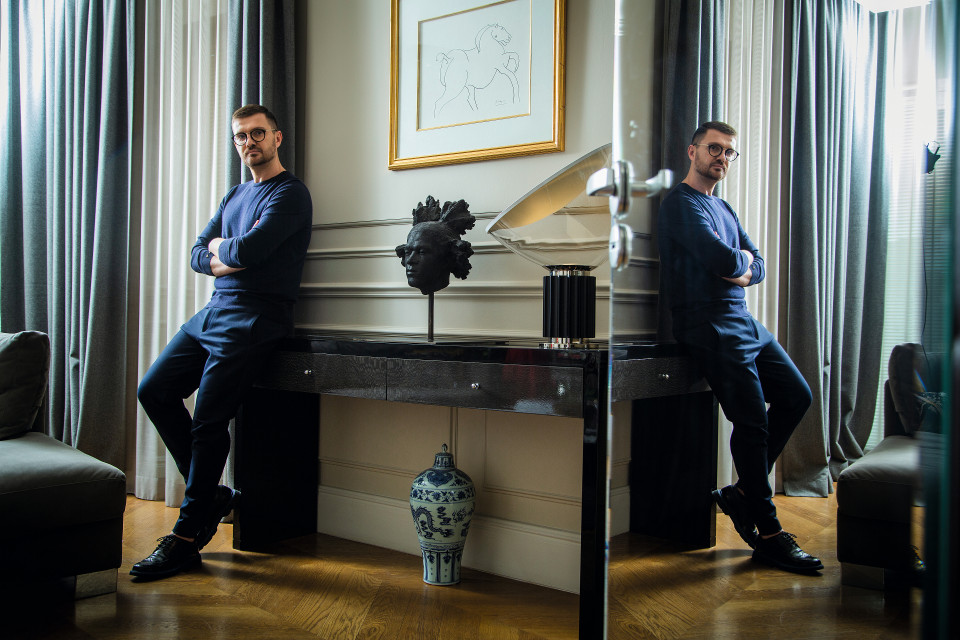 Maciej Zień – jeden z najbardziej znanych i cenionych projektantów mody oraz wnętrz w Polsce będzie naszym gościem specjalnym podczas tegorocznego Forum Dobrego Designu. Fot. Piotr Waniorek Maciej Zień gościem specjalnym Forum Dobrego Designu