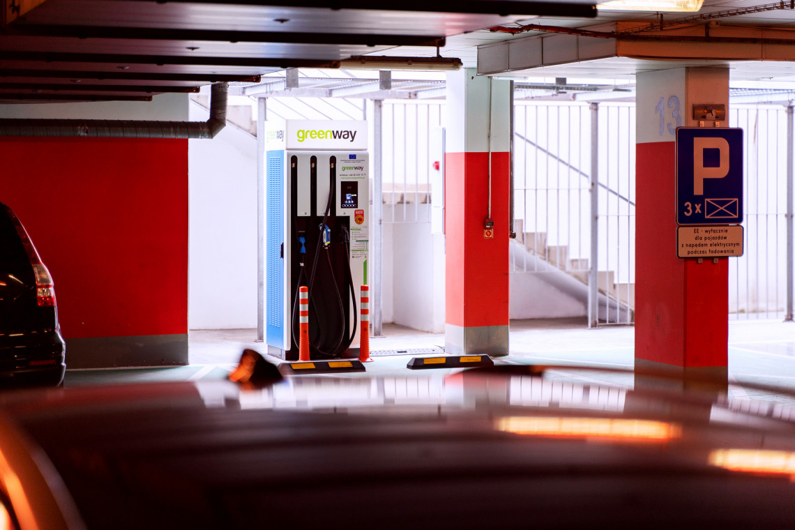 Stacja ładowania pojazdów elektrycznych w Sadyba Best Mall. Fot. Materiały prasowe Stacje ładowania pojazdów elektrycznych w galeriach Klépierre