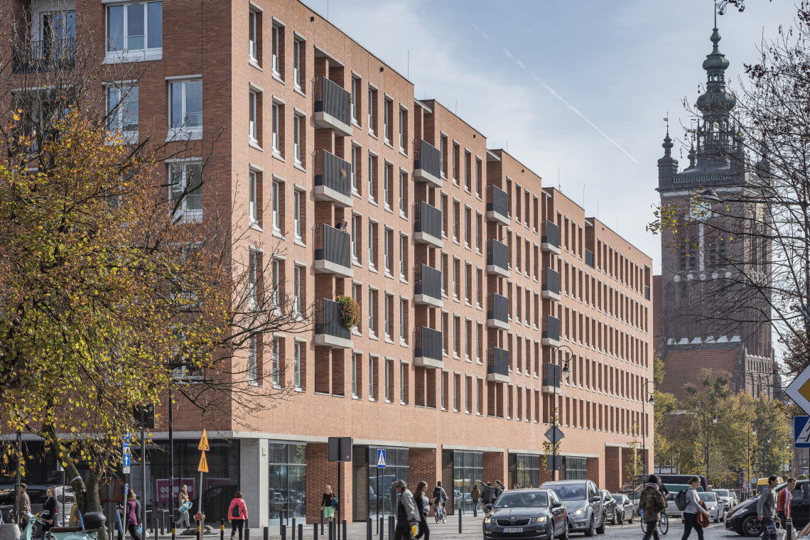 Kompleks Rajska 8 w Gdańsku projektu JEMS Architekci. Fot. Materiały prasowe/Juliusz Sokołowski Kompleks biurowo-mieszkalny od JEMS Architekci w centrum Starego Miasta w Gdańsku