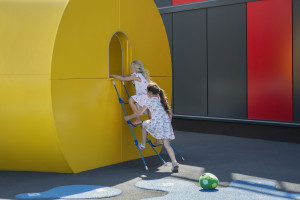 Studio Izabela Bołoz wprowadza sztukę i design w świat dziecięcej zabawy