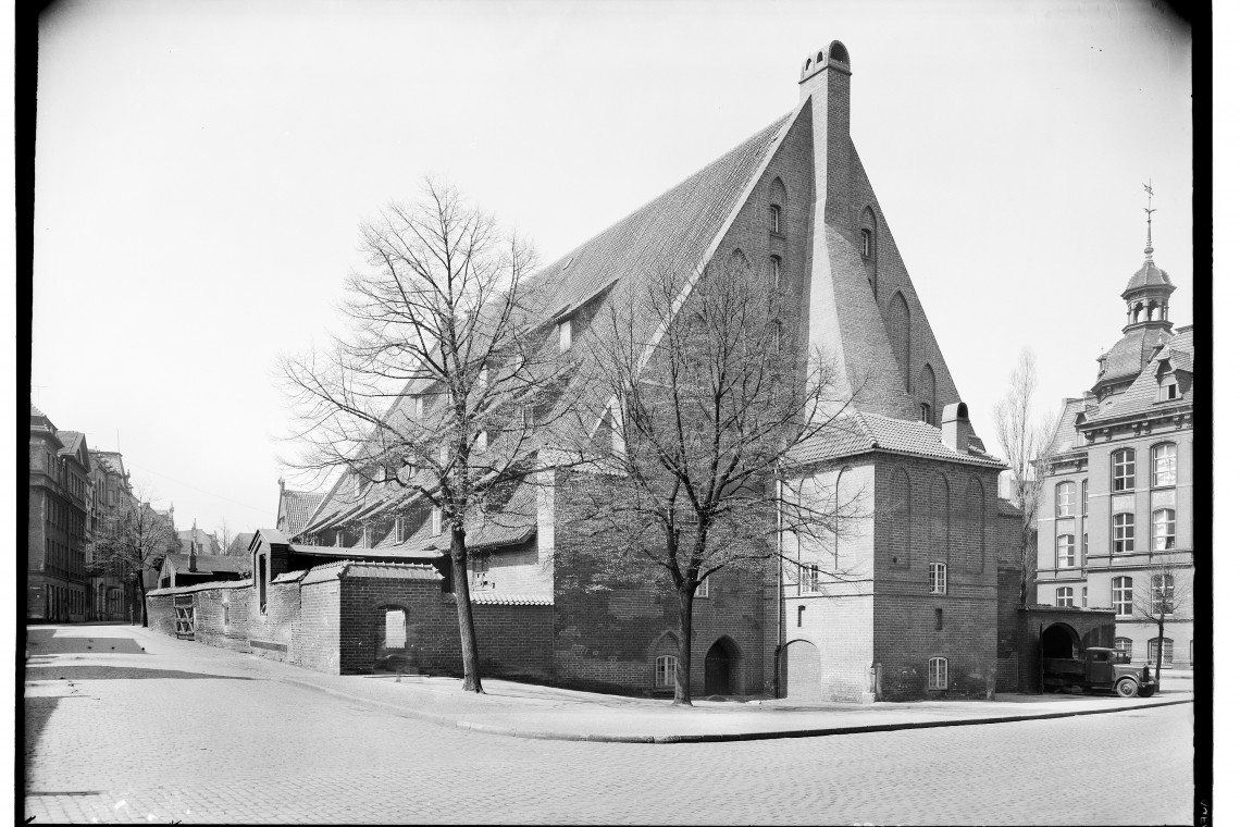 Wielki Młyn, w którym powstanie nowe Muzeum Bursztynu. Lata 30-40. XX w. Fot. Materiały Muzeum Gdańska Wielki Młyn już z nowym dachem