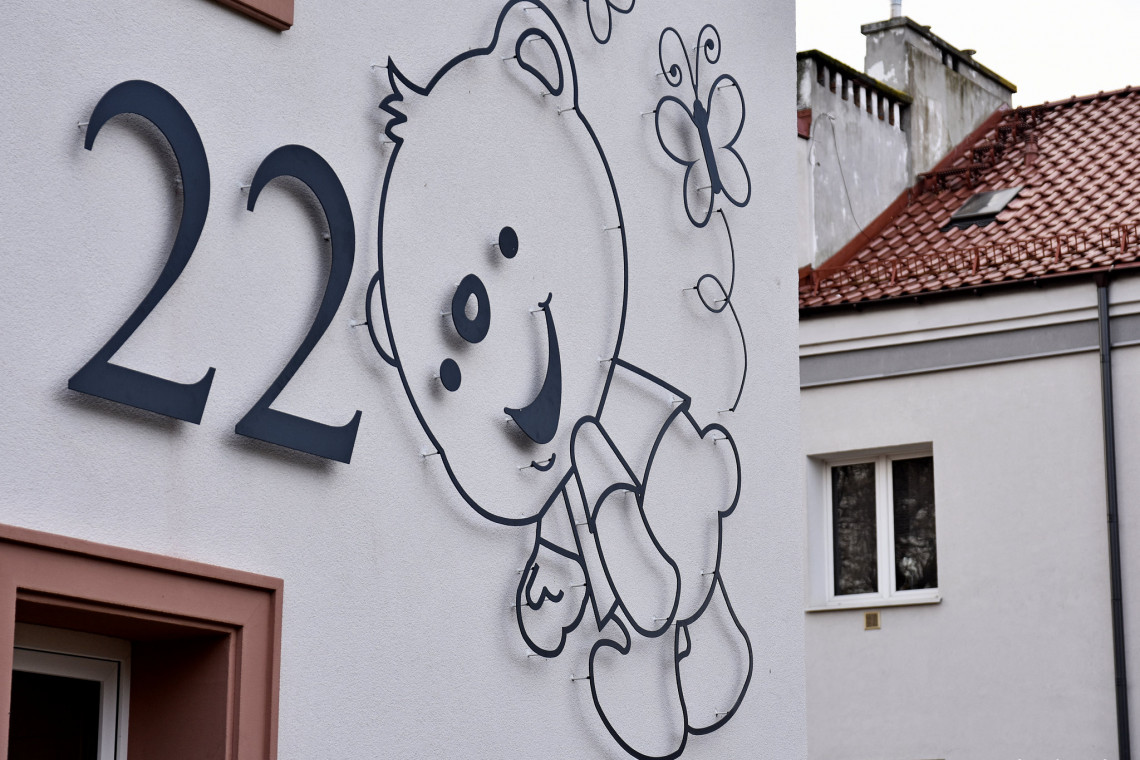 Przedszkole nr 22 w Gdyni po remoncie elewacji i termomodernizacji, fot. Kamil Złoch / gdynia.pl Modernistyczne przedszkole w nowej odsłonie. Gdynia znów zaskakuje