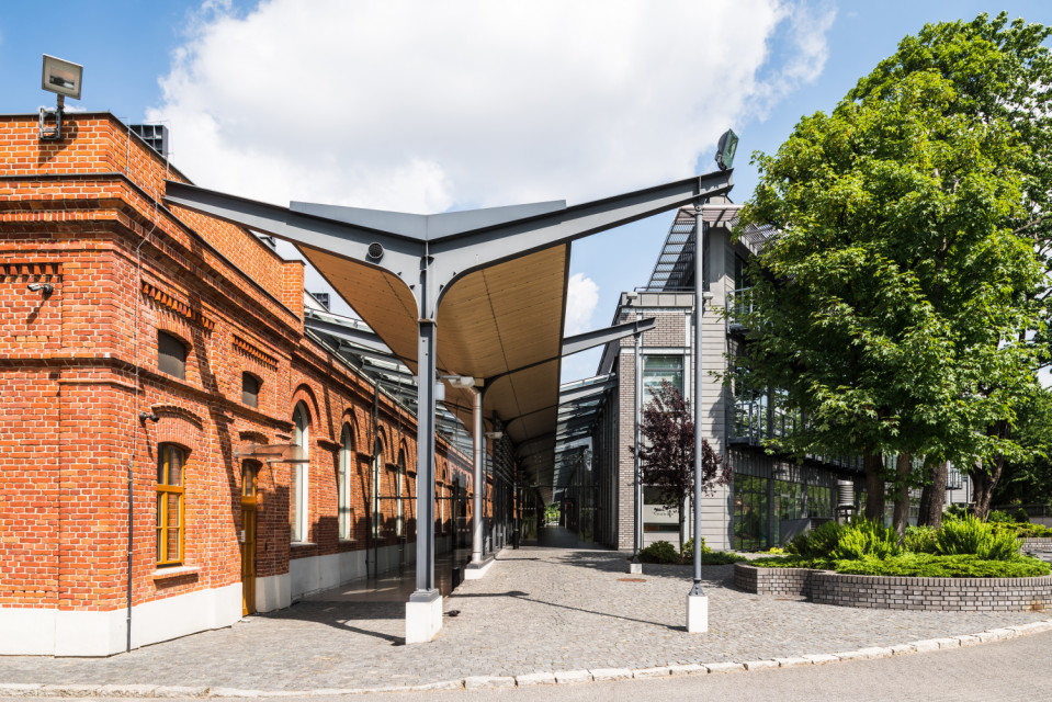 Textorial Park - pierwszy biurowiec klasy A w Łodzi, położony na terenie Księżego Młyna. Niedługo ruszy budowa drugiego etapu inwestycji. Fot. Materiały prasowe Księży Młyn: zabytkowe "miasto w mieście" symbolem rozwoju Łodzi