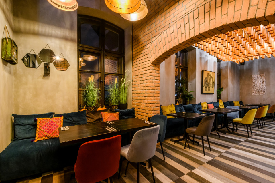 Restauracja Bombaj Masala w Centrum Praskim Koneser. Proj. wnętrz A8 Architektura. Fot. Dariusz Majgier/Materiały prasowe Kawałek Indii na warszawskiej Pradze. Zainspirowane orientem wnętrza restauracji w Centrum Praskim Koneser