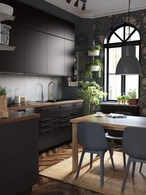 Do produkcji frontów mebli z kolekcji
KUNGSBACKA wykorzystuje się
plastikowe butelki PET. Fot. IKEA Firmy z branży wnętrzarskiej stawiają na ekologiczną produkcję