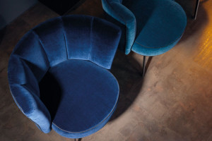 Wnętrza Classic Blue. Inspiracje w kolorze roku 2020