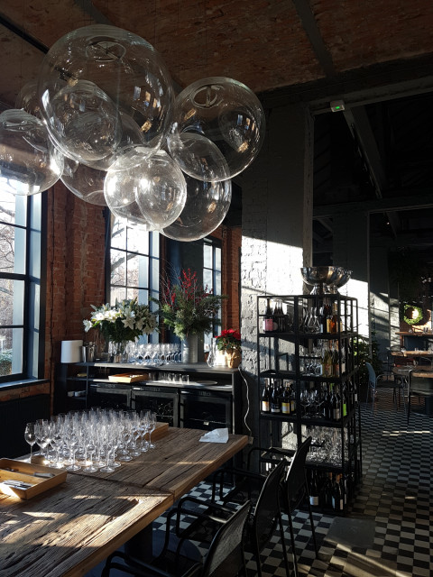 Restauracja Forty. Proj. Studio Rygalik. Fot. Materiały prasowe Top 10 gastro z charakterem: restauracje, bary i kawiarnie, których wnętrza robią wrażenie