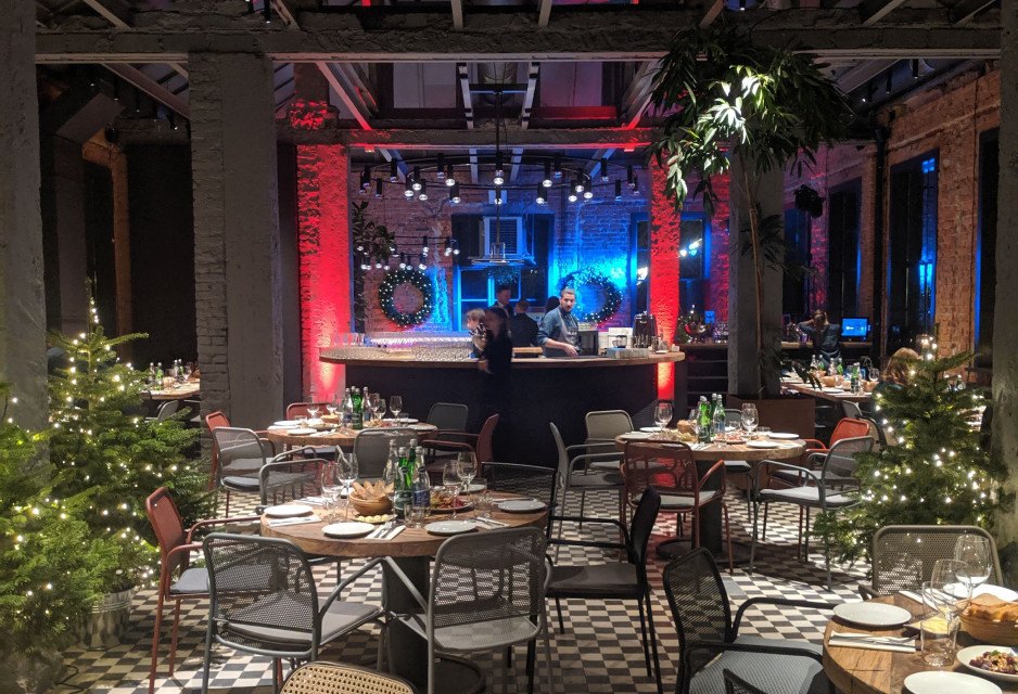 Restauracja Forty. Proj. Studio Rygalik. Fot. Materiały prasowe Top 10 gastro z charakterem: restauracje, bary i kawiarnie, których wnętrza robią wrażenie