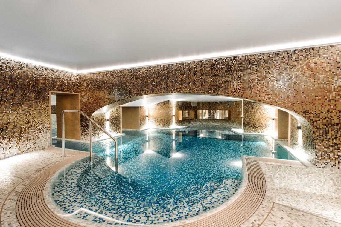 Raffles Spa fot. mat. prasowe To jeden z najbardziej unikatowych basenów hotelowych w Polsce. Zaglądamy do Raffles Spa