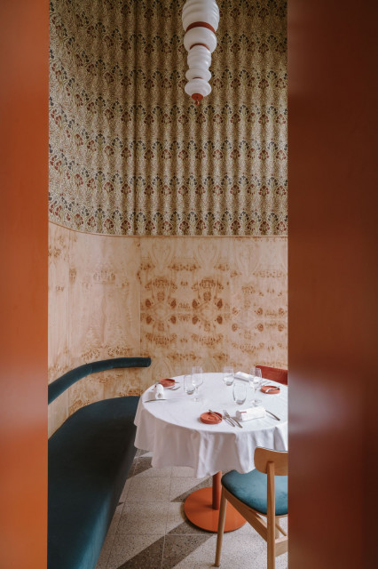Restauracja Opasły Tom. Proj. BUCK.STUDIO. Fot. PION Basia Kuligowska, Przemysław Nieciecki Top 10 gastro z charakterem: restauracje, bary i kawiarnie, których wnętrza robią wrażenie
