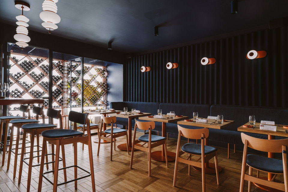 Restauracja Opasły Tom. Proj. BUCK.STUDIO. Fot. PION Basia Kuligowska, Przemysław Nieciecki Top 10 gastro z charakterem: restauracje, bary i kawiarnie, których wnętrza robią wrażenie