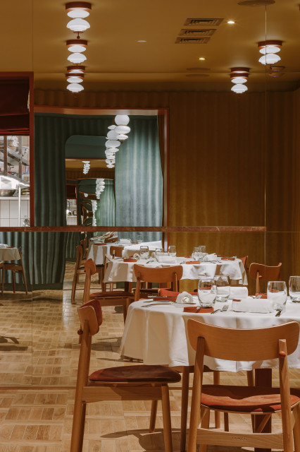 Restauracja Opasły Tom. Proj. BUCK.STUDIO. Fot. PION Basia Kuligowska, Przemysław Nieciecki Top 10 gastro z charakterem: restauracje, bary i kawiarnie, których wnętrza robią wrażenie