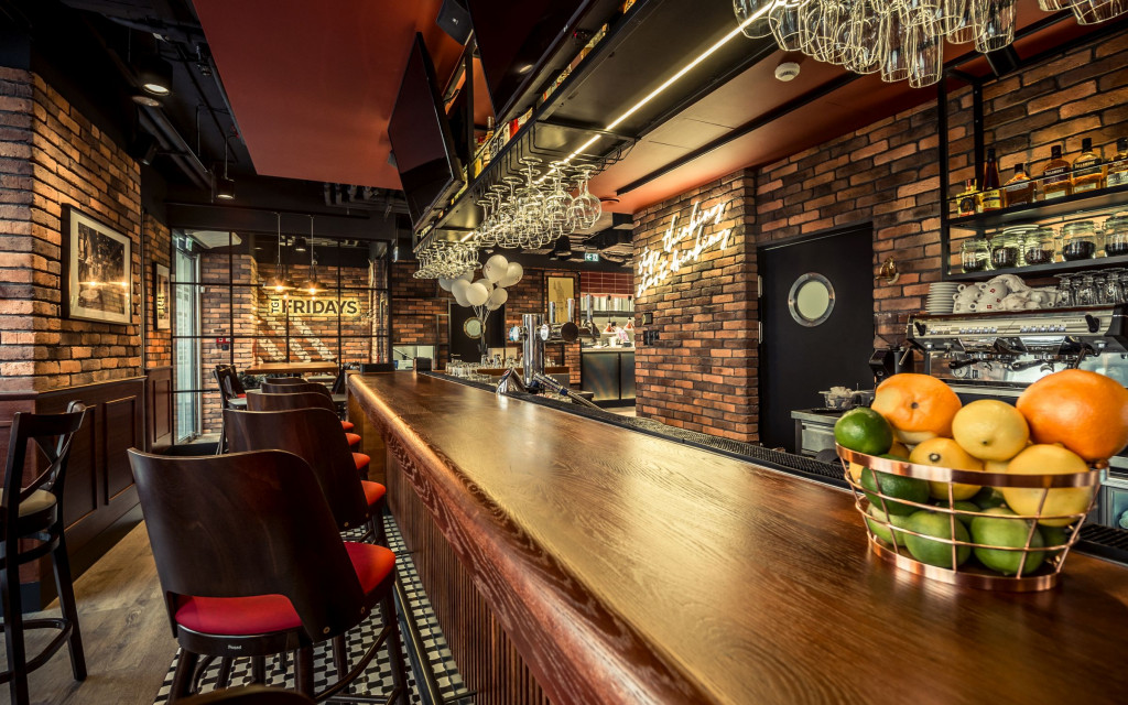 TGI Fridays. Proj. Forbis Group. Fot. Mat. prasowe Top 10 gastro z charakterem: restauracje, bary i kawiarnie, których wnętrza robią wrażenie