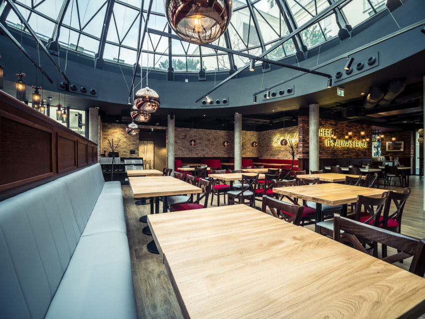 TGI Fridays. Proj. Forbis Group. Fot. Mat. prasowe Top 10 gastro z charakterem: restauracje, bary i kawiarnie, których wnętrza robią wrażenie