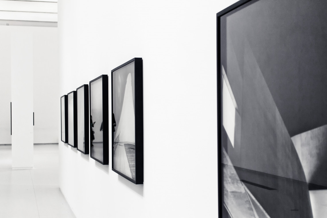 Zamknięte z powodu zagrożenia koronawirusem wrocławskie instytucje kulturalne przygotowały specjalną ofertę online, fot. Unsplash Instytucje kultury w Polsce włączają tryb #online
