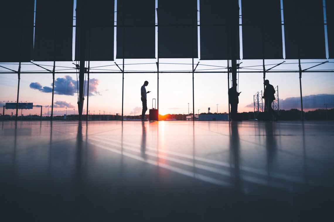 Fot. Artur Tumasjan / Unsplash Kraków-Balice z samoobsługowym nadawaniem bagażu