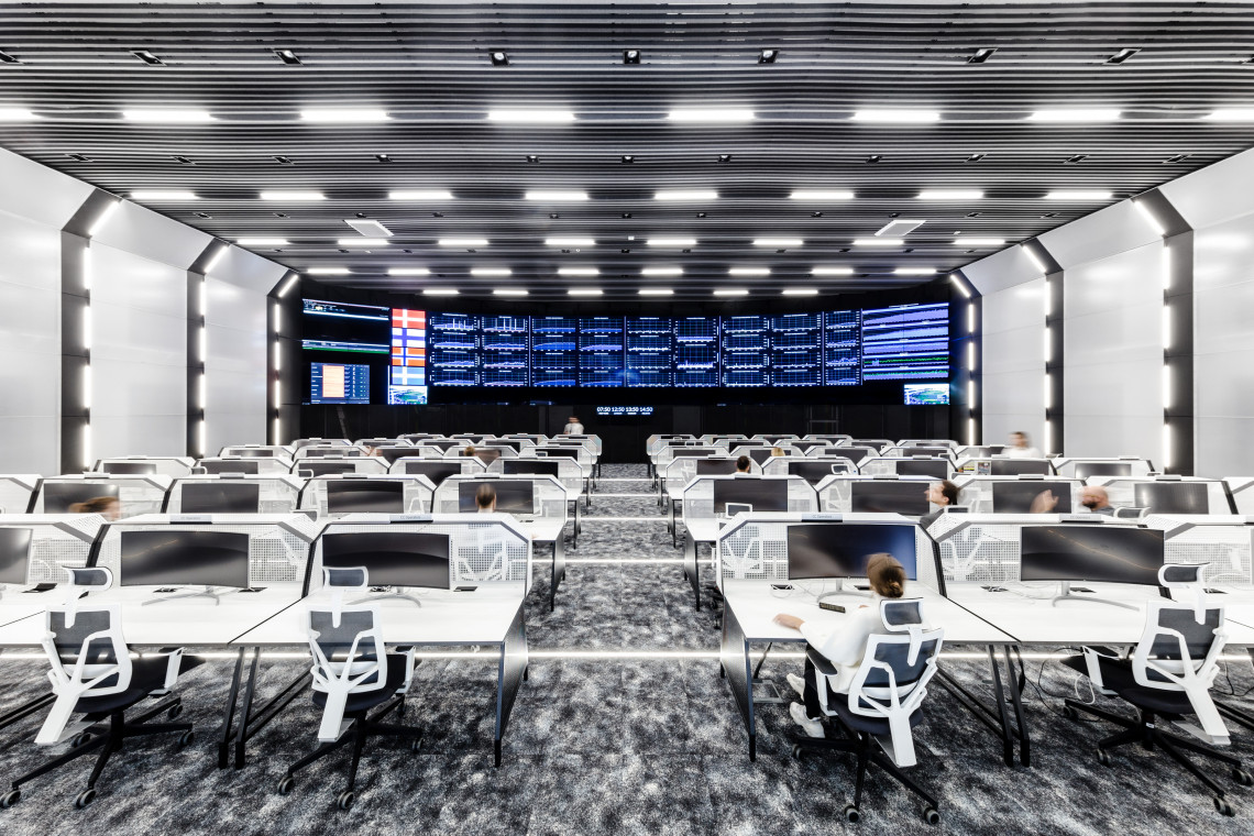 Futurystyczny projekt studia Workplace integruje architekturę z technologią i roślinnością kreując atmosferę rodem z filmów sci-f, fot. mat. prasowe Futurystyczne centrum IT w Warszawie. Nordea otwiera Horizon!
