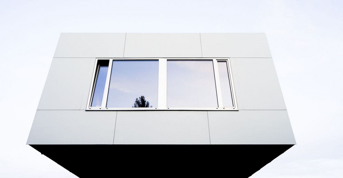 Dom, który kształtem przypomina robaczka lub gąsienicę. To Dom Robak – Wormhouse autorstwa architekta Piotra Kuczii, fot. mat. Pfleiderer Dom Robak projektu Piotra Kuczii, czyli architektura w duchu zero waste
