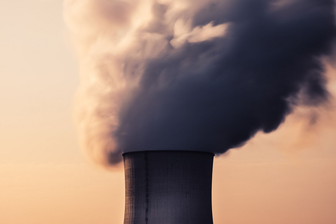 Energetyka jądrowa nie jest odpowiedzią na zmianę klimatu. W porównaniu z energią ze słońca i wiatru jest zbyt droga, a nowe instalacje buduje się zbyt długo, fot. Thomas Millot / Unsplash Atom nie jest odpowiedzią na zmianę klimatu. W porównaniu z energią ze słońca i wiatru jest zbyt drogi