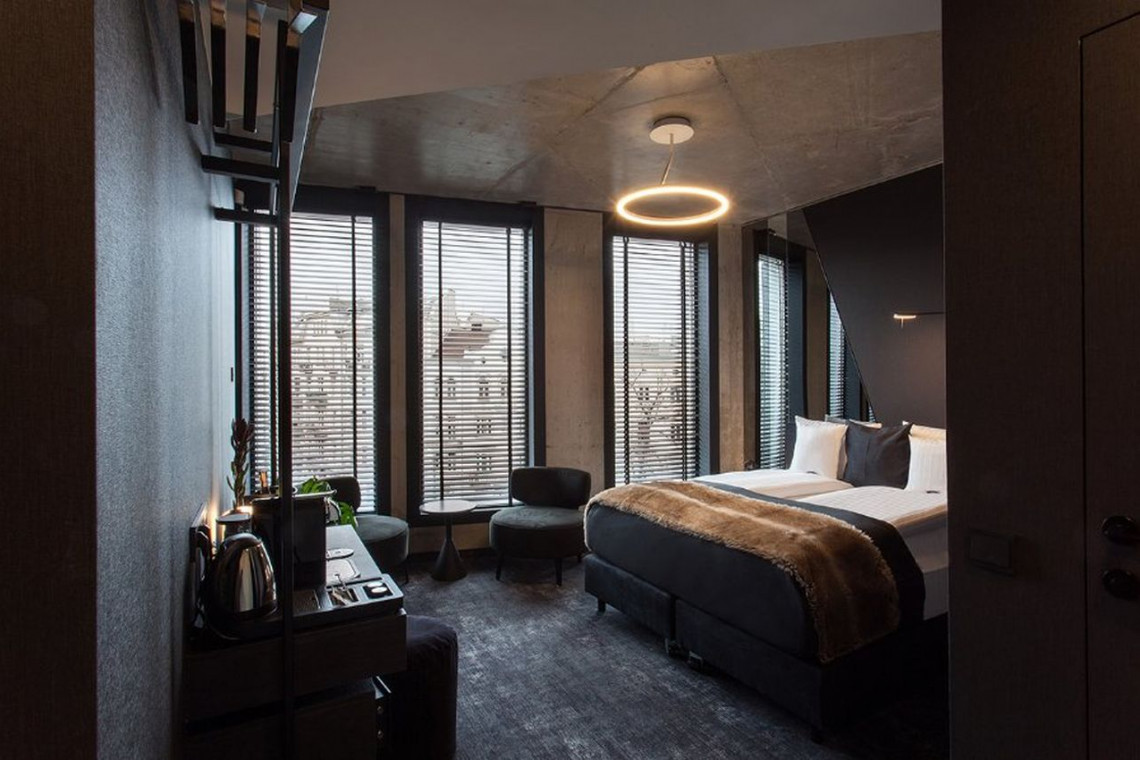 The Loft Hotel Kraków, fot. mat prasowe Newmor Polska Loftowy styl, smart technologie i efekt czekolady. Oto wnętrza The Loft Hotel w Krakowie