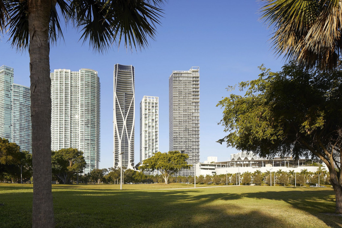 One Thousand Museum Miami, projekt Zaha Hadid Architectes, fot. Hufton+Crow Spektakularny wieżowiec w Miami spod kreski Zaha Hadid Architectes