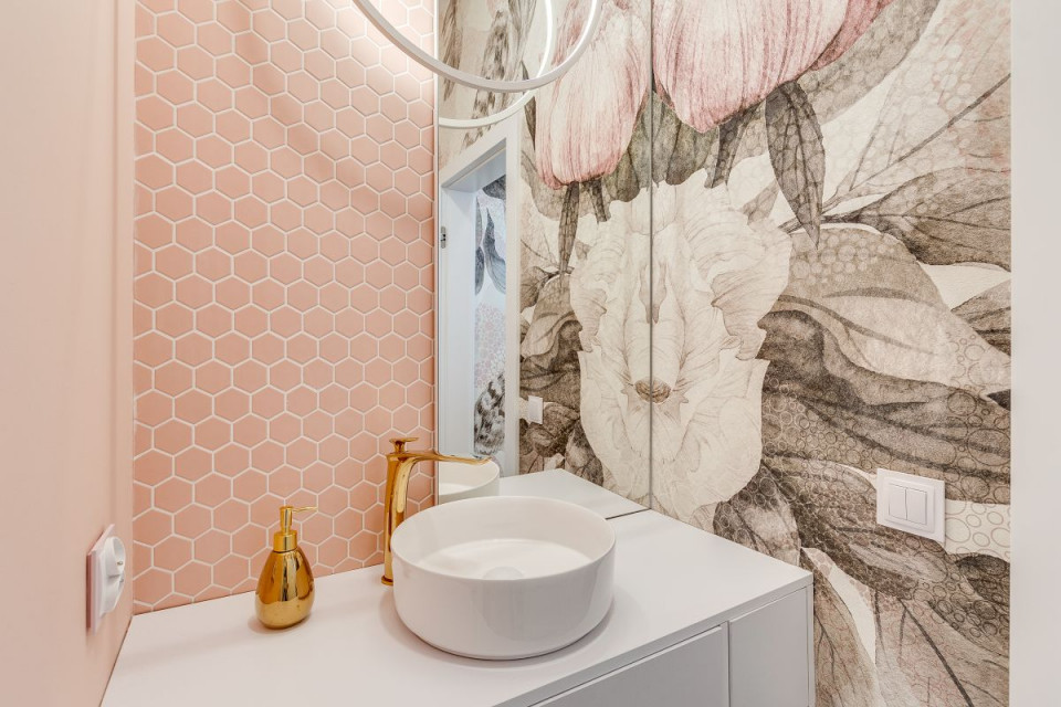Salon piękności Mesoestetic. Proj. Dorota Pilor-Jakulewicz, Foorma Pracownia Architektury Wnętrz. Fot. Radosław Sobik Bardzo kobiecy punkt na mapie Polski. Zaglądamy do wnętrz salonu piękności w Tychach