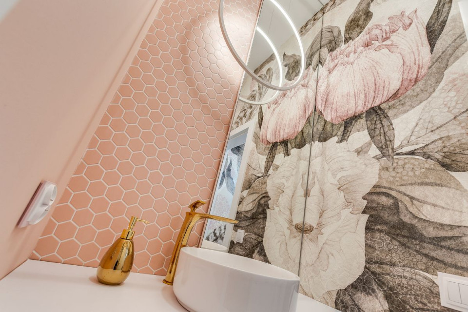 Salon piękności Mesoestetic. Proj. Dorota Pilor-Jakulewicz, Foorma Pracownia Architektury Wnętrz. Fot. Radosław Sobik Bardzo kobiecy punkt na mapie Polski. Zaglądamy do wnętrz salonu piękności w Tychach