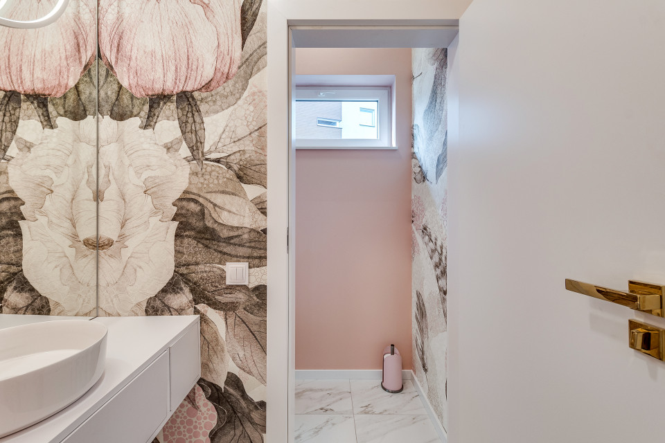 Salon piękności Mesoestetic. Proj. Dorota Pilor-Jakulewicz, Foorma Pracownia Architektury Wnętrz. Fot. Radosław Sobik Bardzo kobiecy punkt na mapie Polski. Zaglądamy do wnętrz salonu piękności w Tychach