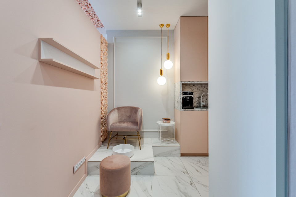 Salon piękności Mesoestetic. Proj. Dorota Pilor-Jakulewicz, Foorma Pracownia Architektury Wnętrz. Fot. Radosław Sobik Bardzo kobiecy punkt na mapie Polski. Zaglądamy do wnętrz salonu piękności w Tychach