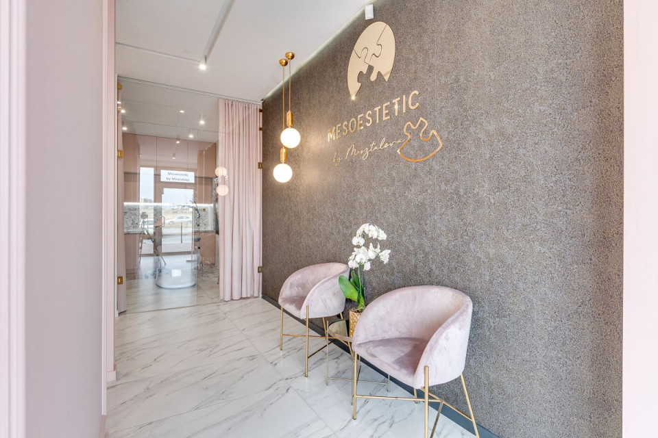 Salon piękności Mesoestetic. Proj. Dorota Pilor-Jakulewicz, Foorma Pracownia Architektury Wnętrz. Fot. Radosław Sobik Bardzo kobiecy punkt na mapie Polski. Zaglądamy do wnętrz salonu piękności w Tychach