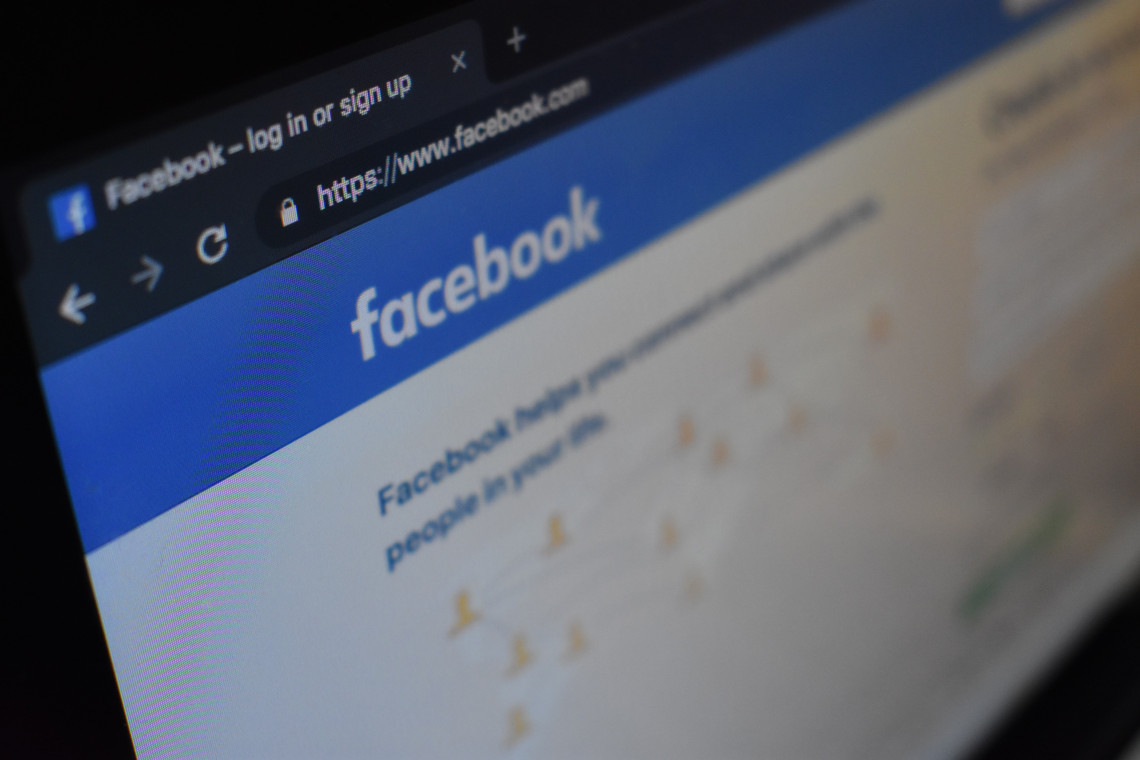 Fot. Kon Karampelas / Unsplash Facebook oficjalnie wprowadza nowy interfejs